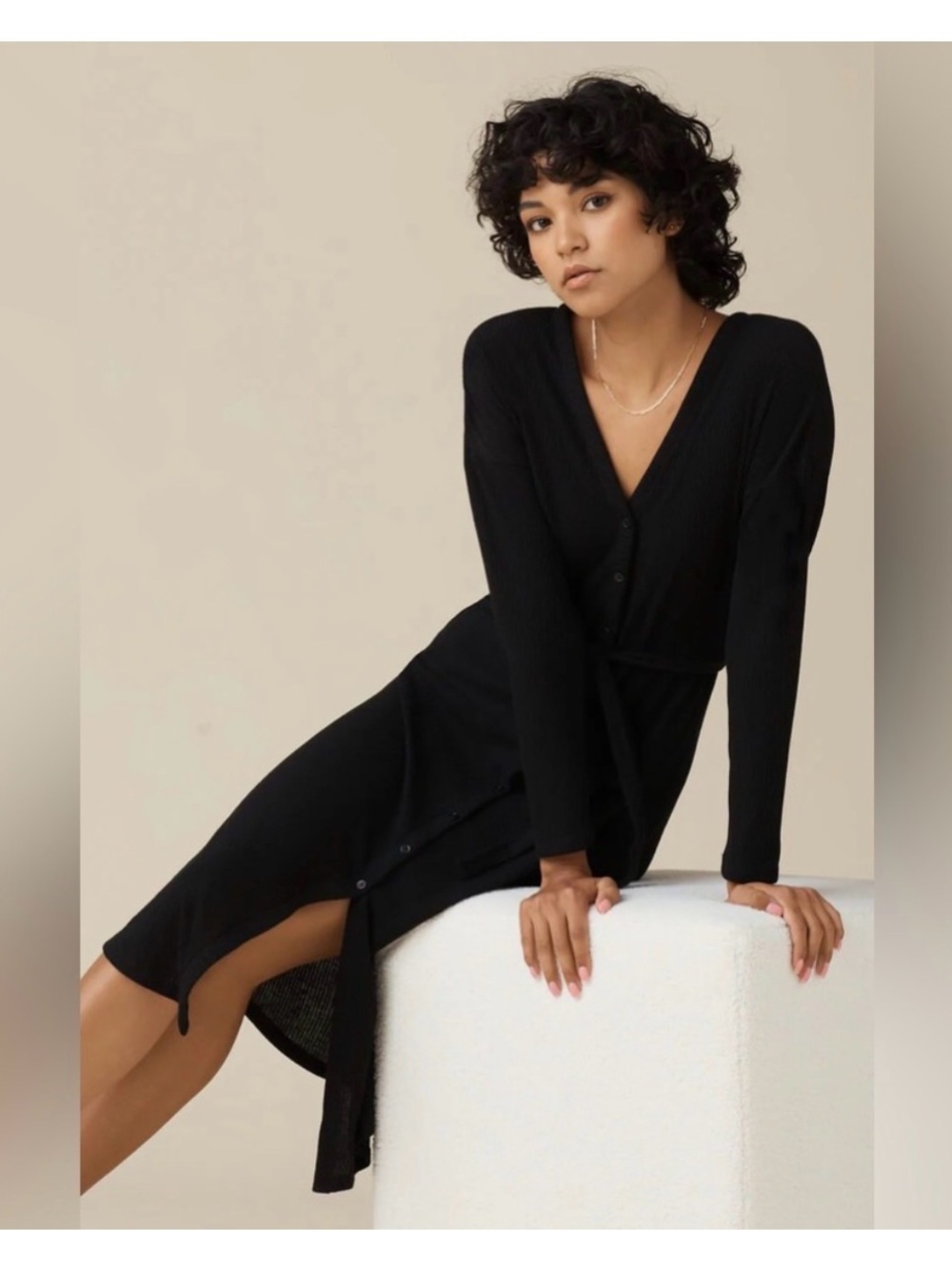 VETTA Black Ribbed V-Neck Button-Front Midi Dress